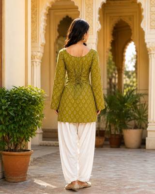 Green cotton readymade suit with digital print 4