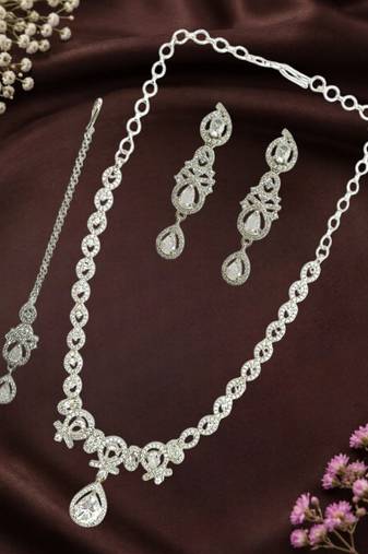 Silver plated pear shape ad necklace set