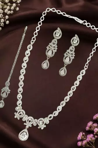 Silver plated pear shape ad necklace set