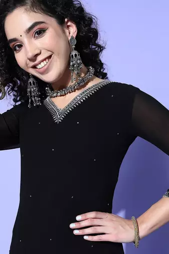 Ethnic motifs embroidered v-neck kurta with trousers