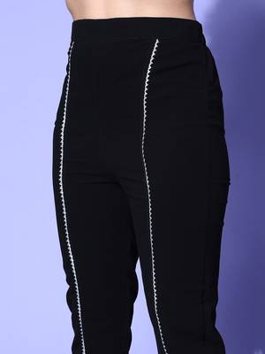 Ethnic motifs embroidered v-neck kurta with trousers 3