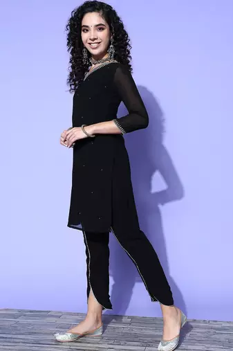 Ethnic motifs embroidered v-neck kurta with trousers