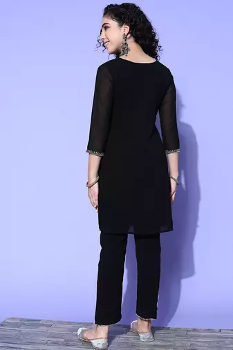 Ethnic motifs embroidered v-neck kurta with trousers