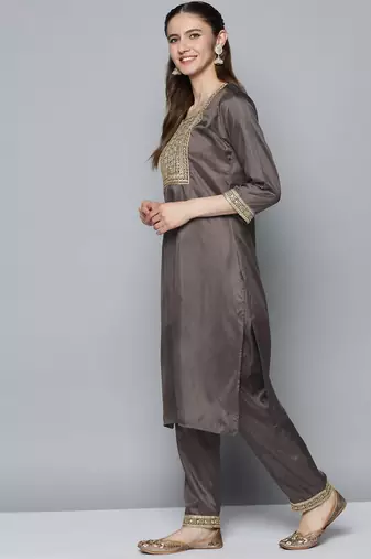 Women charcoal grey ethnic motifs embroidered sequinned kurta with trousers