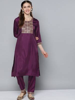 Women purple ethnic motifs embroidered sequinned kurta with trousers 1