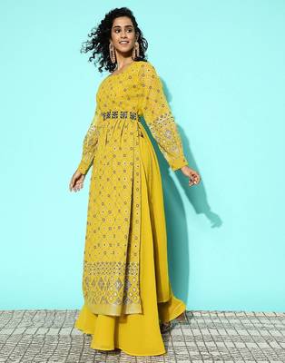 Women printed regular mirror work kurta with palazzos 4
