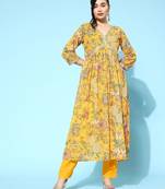 Women floral printed pleated sequinned kurta with trousers