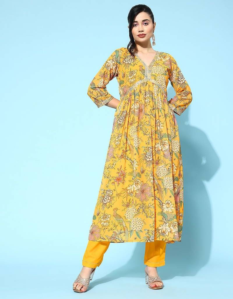 Women floral printed pleated sequinned kurta with trousers