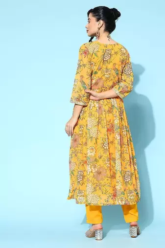 Women floral printed pleated sequinned kurta with trousers