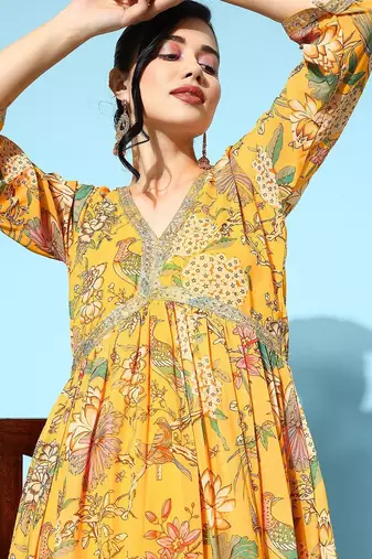 Women floral printed pleated sequinned kurta with trousers