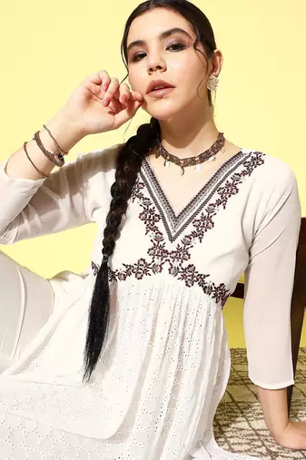 Women floral embroidered high slit sequinned kurta with trousers