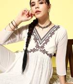 Women floral embroidered high slit sequinned kurta with trousers