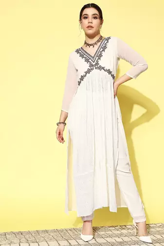 Women floral embroidered high slit sequinned kurta with trousers