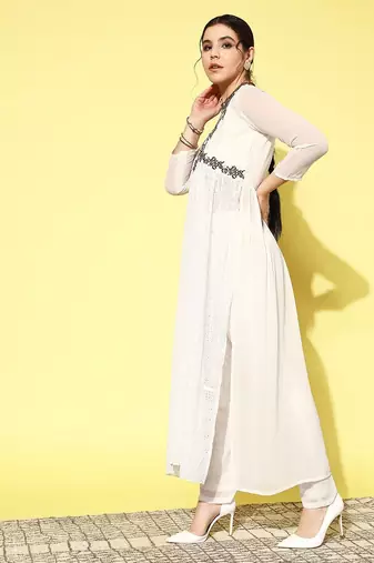 Women floral embroidered high slit sequinned kurta with trousers