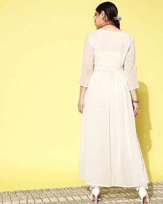 Women floral embroidered high slit sequinned kurta with trousers 5