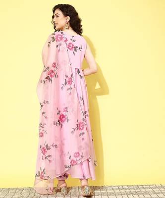 Women floral printed pleated gotta patti kurta with trousers 5