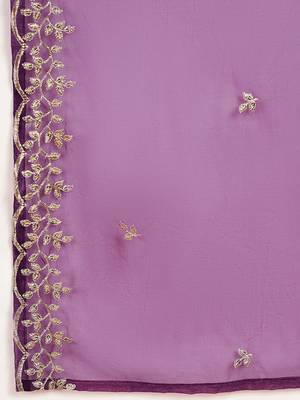 V-neck pleated sequinned a-line kurta with trousers & dupatta 4
