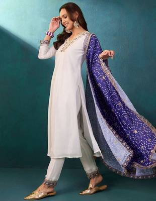 Zari v-neck straight kurta with trousers with dupatta 3