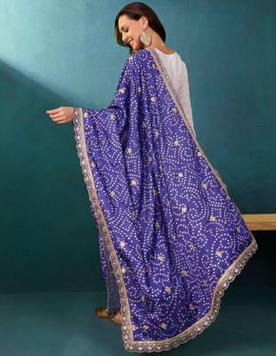 Zari v-neck straight kurta with trousers with dupatta 4