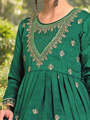Women ethnic motifs embroidered pleated thread work kurta with trousers & with dupatta 2