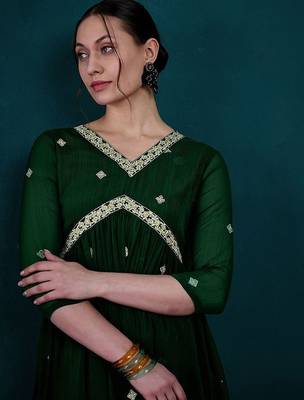 Floral embroidered empire v-neck georgette a-line kurta with palazzos 2