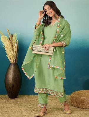 Floral printed v-neck thread work straight kurta with trousers & dupatta 5