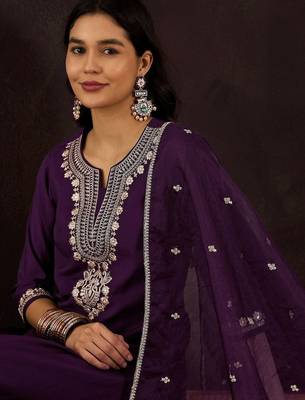 Women ethnic motifs embroidered regular kurta with trousers & dupatta 2