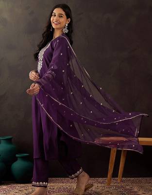Women ethnic motifs embroidered regular kurta with trousers & dupatta 5