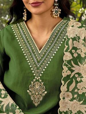 Women floral regular thread work kurta with trousers & with dupatta 2