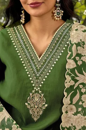 Women floral regular thread work kurta with trousers & with dupatta