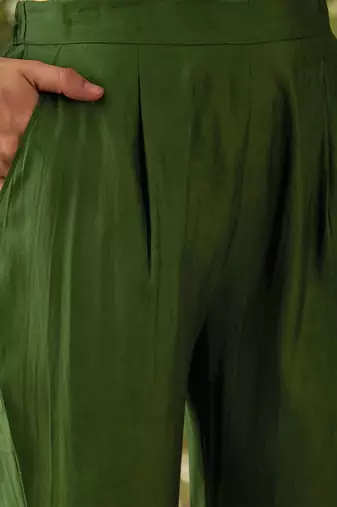 Women floral regular thread work kurta with trousers & with dupatta