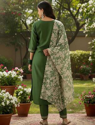 Women floral regular thread work kurta with trousers & with dupatta 5
