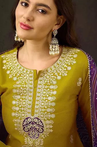 Floral embroidered zari straight kurta with trousers and dupatta