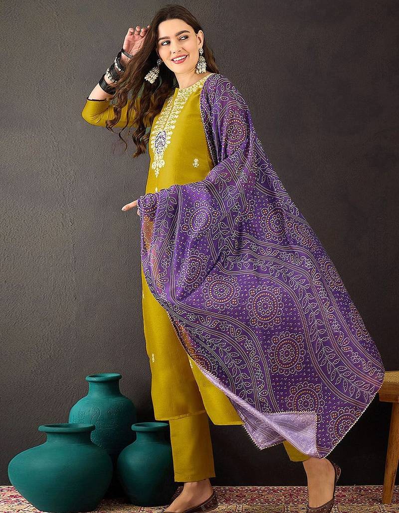 Floral embroidered zari straight kurta with trousers and dupatta