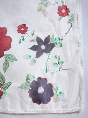 Women floral embroidered regular thread work kurta with trousers & dupatta 4