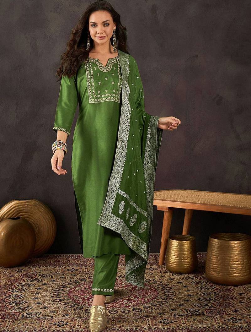 Women ethnic motifs embroidered kurta with trousers & dupatta