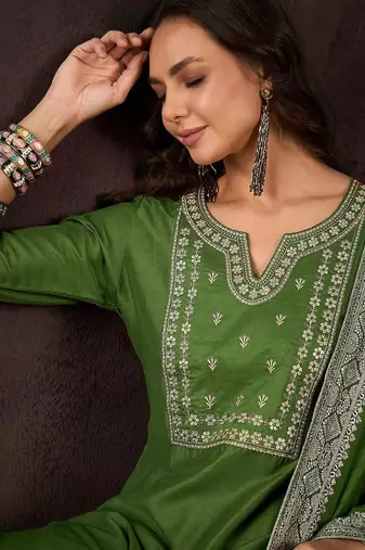 Women ethnic motifs embroidered kurta with trousers & dupatta