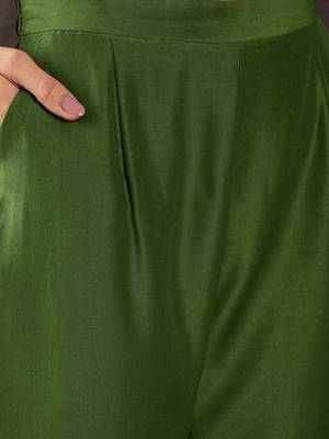 Women ethnic motifs embroidered kurta with trousers & dupatta 3