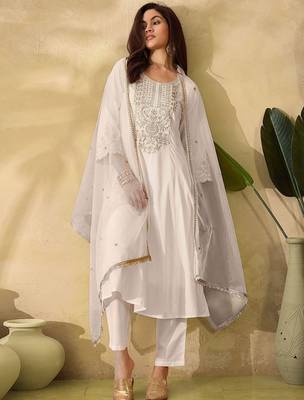 Women floral embroidered regular sequinned kurta with trousers & dupatta 1
