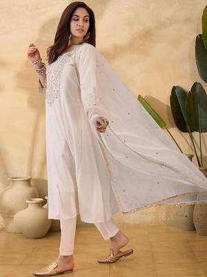 Women floral embroidered regular sequinned kurta with trousers & dupatta 5
