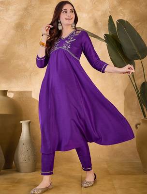 Women solid embroidered a-line kurta with trousers 4