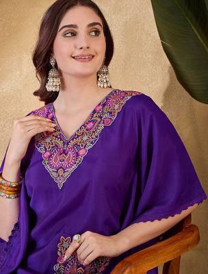 Women ethnic motifs embroidered kaftan kurta with trousers 2