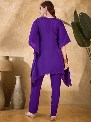 Women ethnic motifs embroidered kaftan kurta with trousers 5