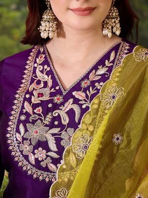Women ethnic motifs embroidered regular thread work kurta with palazzos & with dupatta 2