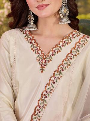 Women ethnic motifs embroidered regular thread work kurta with trousers & with dupatta 2