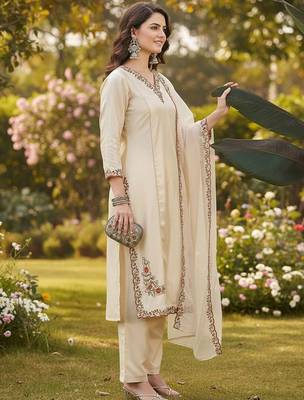 Women ethnic motifs embroidered regular thread work kurta with trousers & with dupatta 4