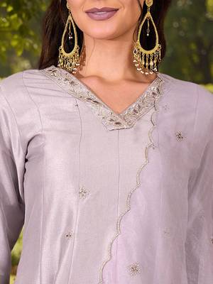 Women ethnic motifs panelled sequinned kurta with trousers & with dupatta 2
