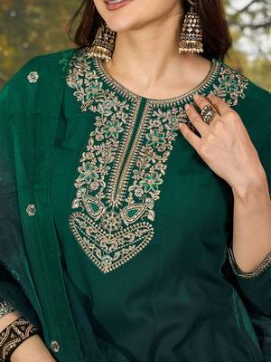 Women ethnic motifs embroidered panelled thread work kurta with trousers & with dupatta 2