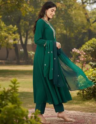 Women ethnic motifs embroidered panelled thread work kurta with trousers & with dupatta 5