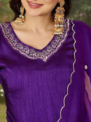Women ethnic motifs embroidered pleated thread work kurta with trousers & with dupatta 2